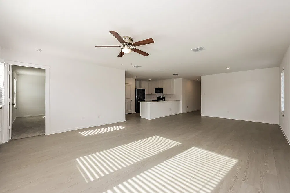 4 bed, 2.0 bath, 1720 sqft, $2,385 — Photo 3