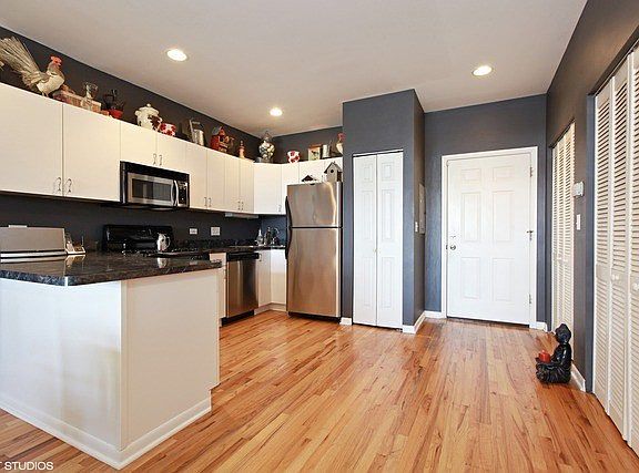 2nd image of 6135 N Broadway Ave #301
