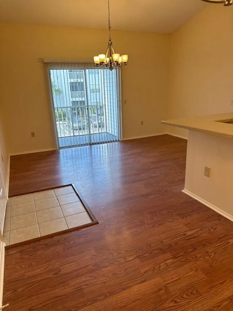 Great Location Super cute 1 Bedroom unit — Photo 2