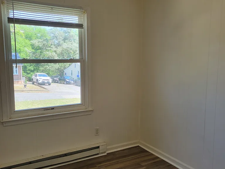 21406 Court St — Photo 7