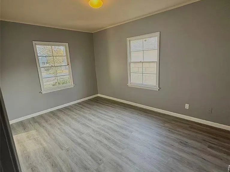 1045 Locust St — Photo 12