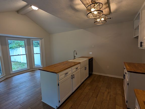 5th image of 1375 Maplebrook Dr