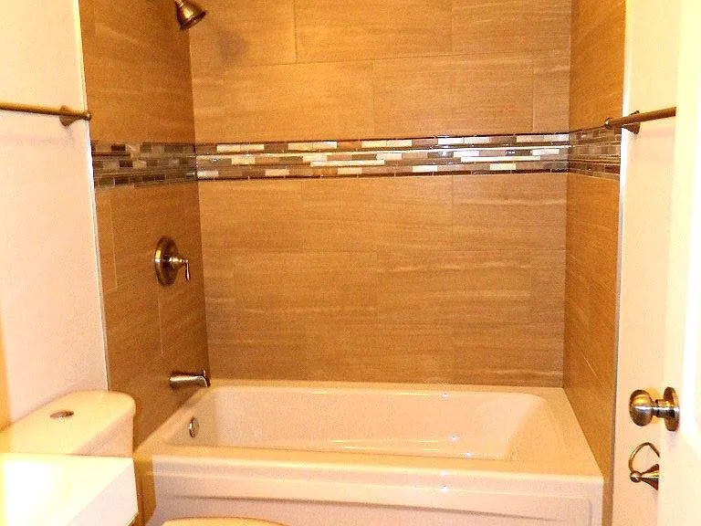 1402 Crown Point Ct — Photo 13