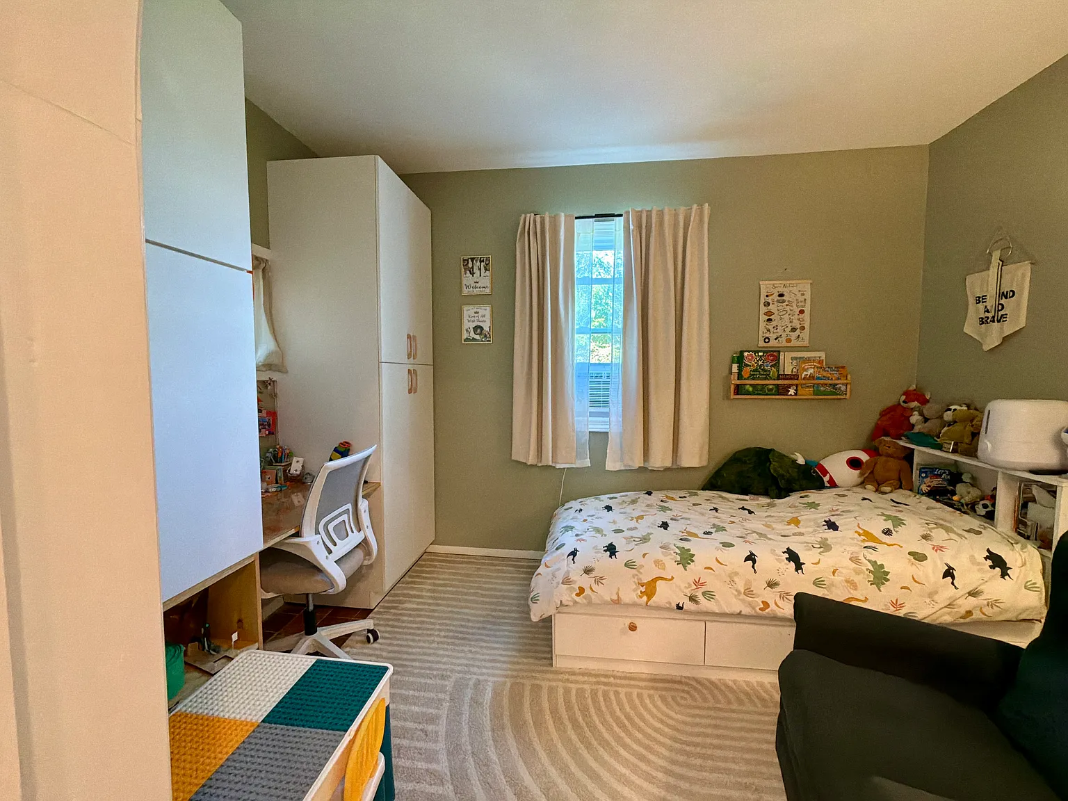 3 bed, 1400 sqft, $4,900 — Photo 3