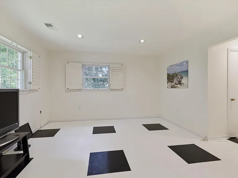 1397 Canterbury Way — Photo 48