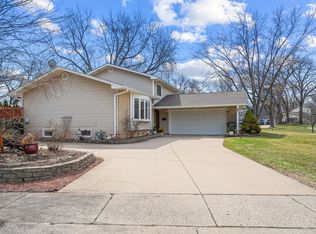 4301 Euclid Ave, Rolling Meadows, IL 60008