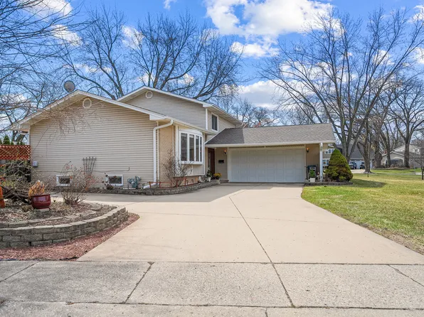 4301 Euclid Ave, Rolling Meadows, IL 60008