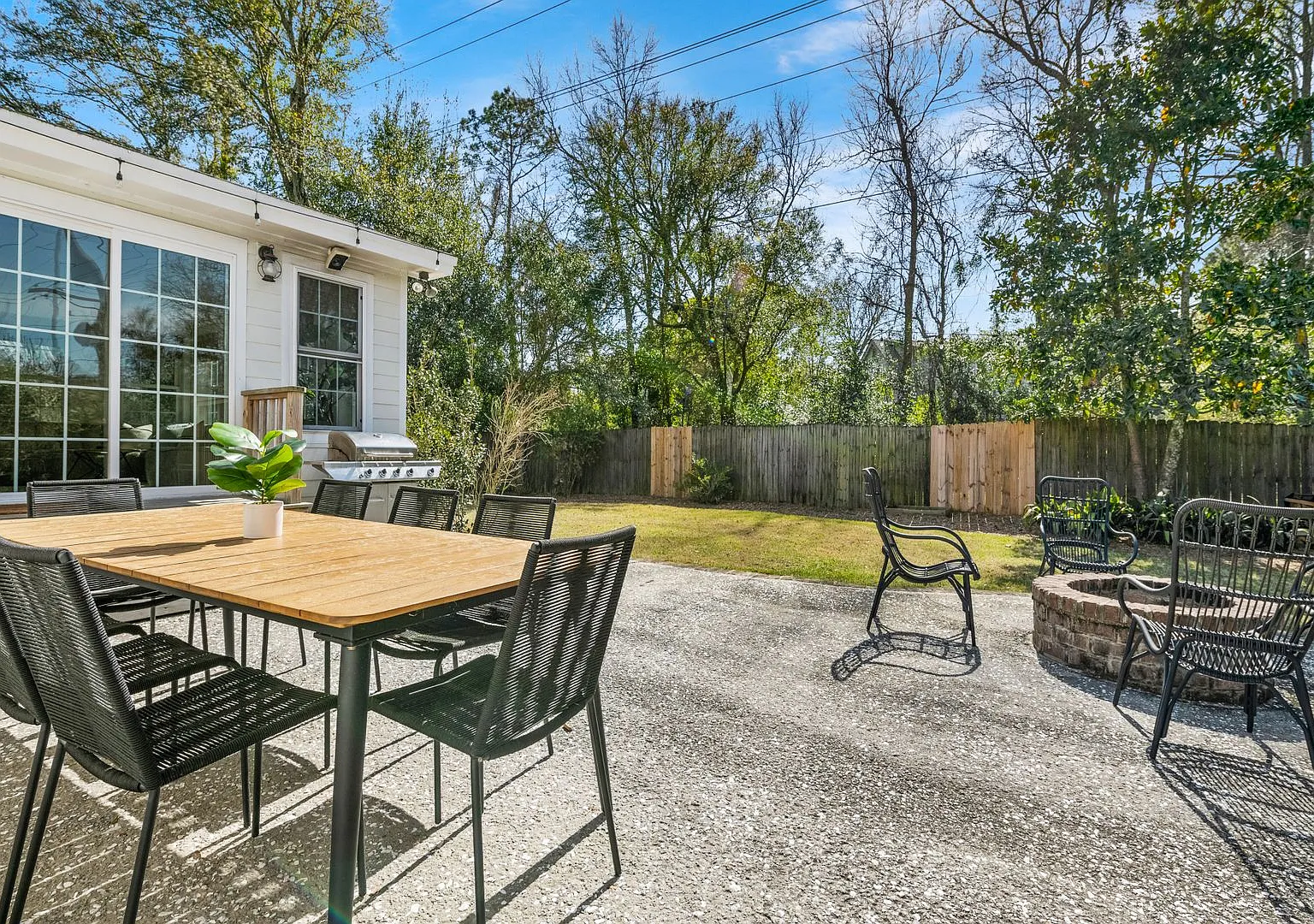 The Bungalow- 1121 Island View Drive — Photo 3
