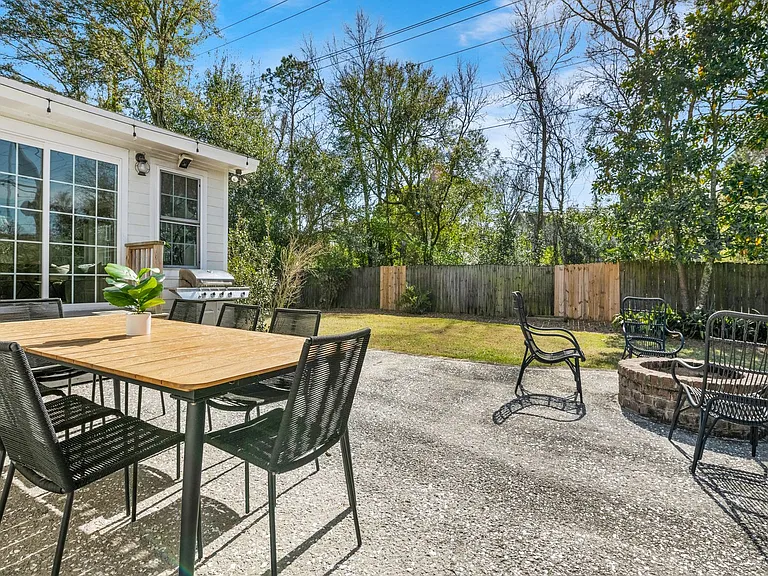 1121 Island View Dr — Photo 3