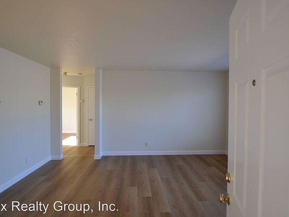 3rd image of 812 Bayswater Ave #1