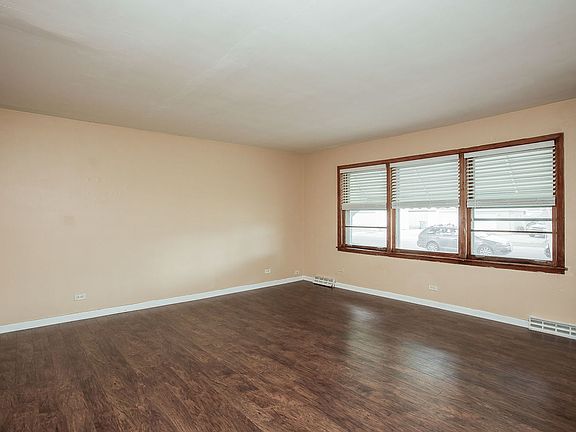 3rd image of 1413 W Le Moyne St