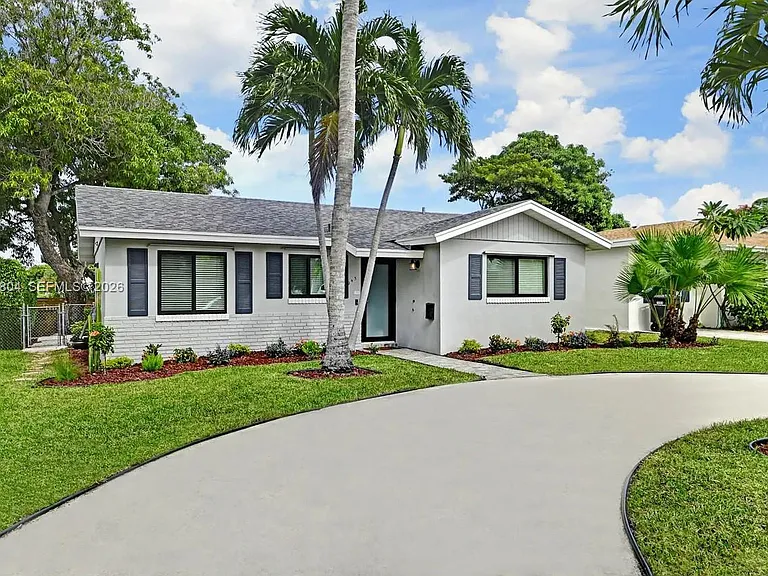 945 Sunset Rd — Photo 1