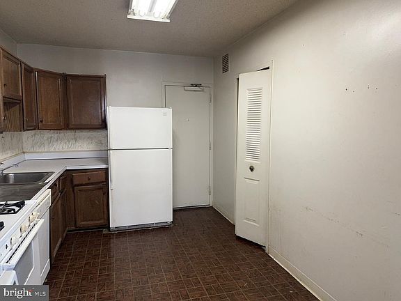 5th image of 3705 S George Mason Dr APT 1616S