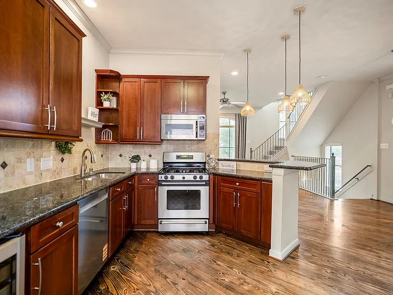 2719 La Branch St — Photo 21