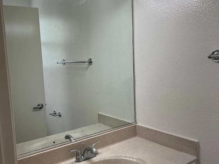 11045 Camarillo St #114 — Photo 10