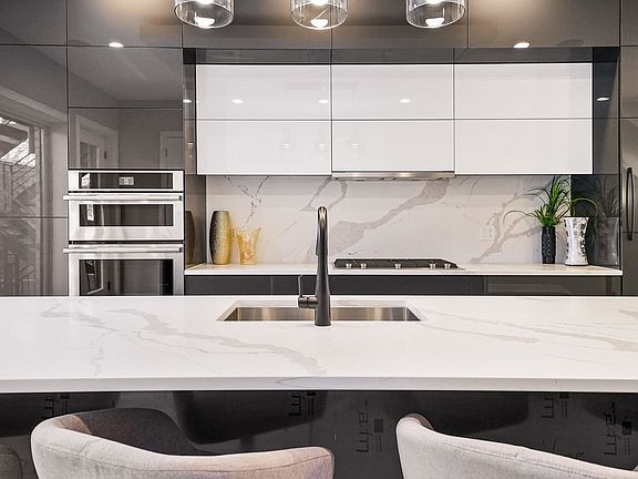 4th image of 2140 N Claremont Ave #2