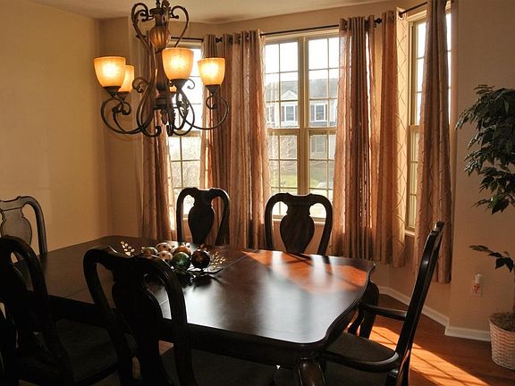 3rd image of 2592 Pleasant Crest Ct