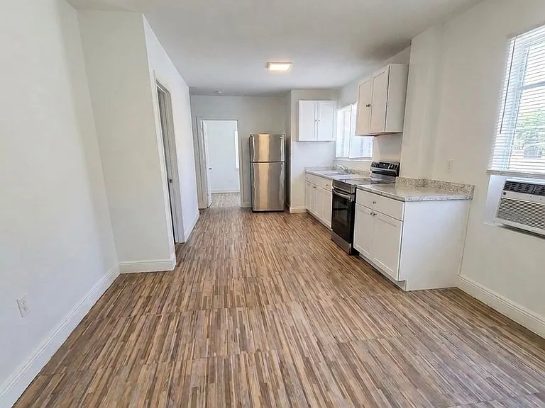 120 SW 5th Ave — Photo 3