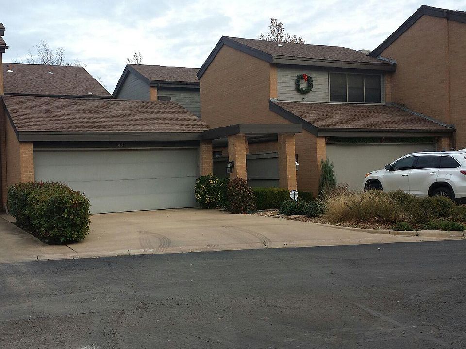 1st image of 421 NW Chimney Creek Dr