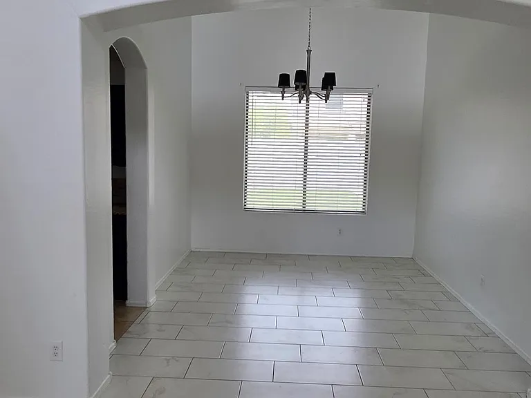 10429 W Roanoke Ave — Photo 6