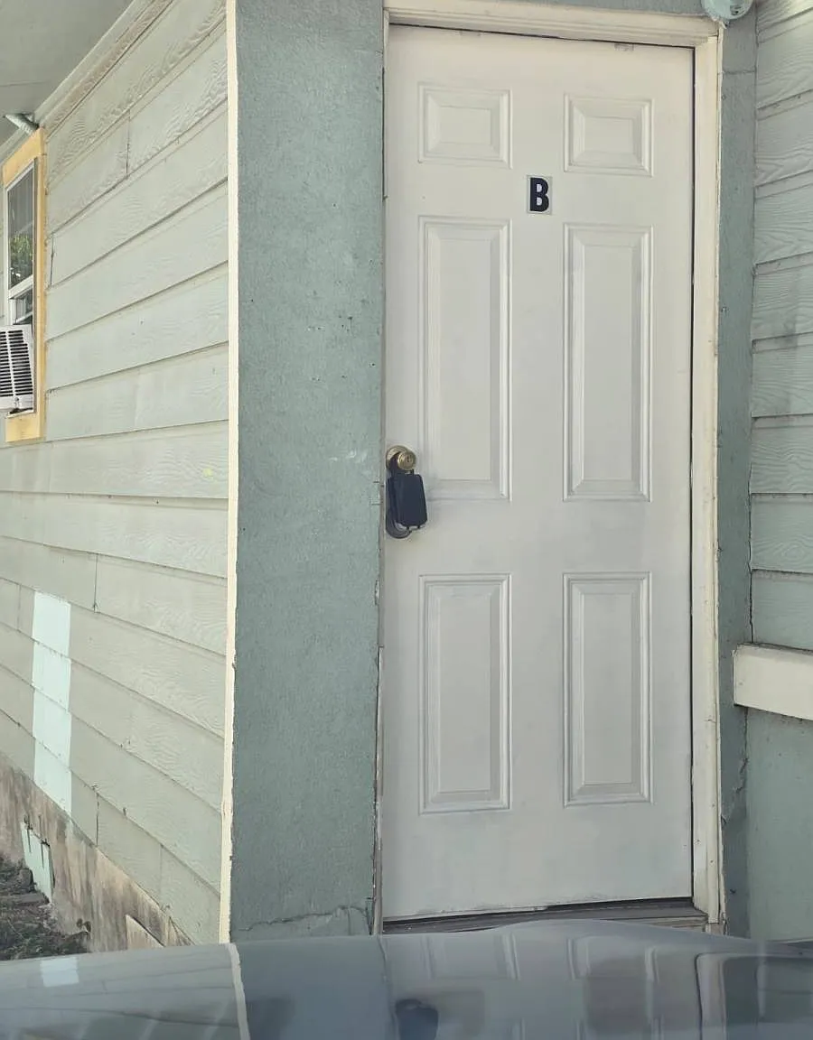 1718 Commercial Ave #B in San Antonio, TX 78221 — Photo 4