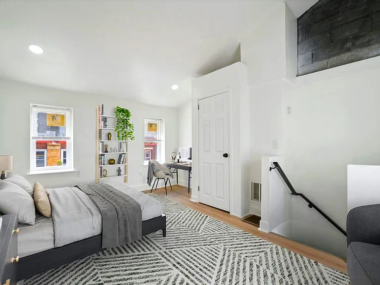109 W Thompson St — Photo 8