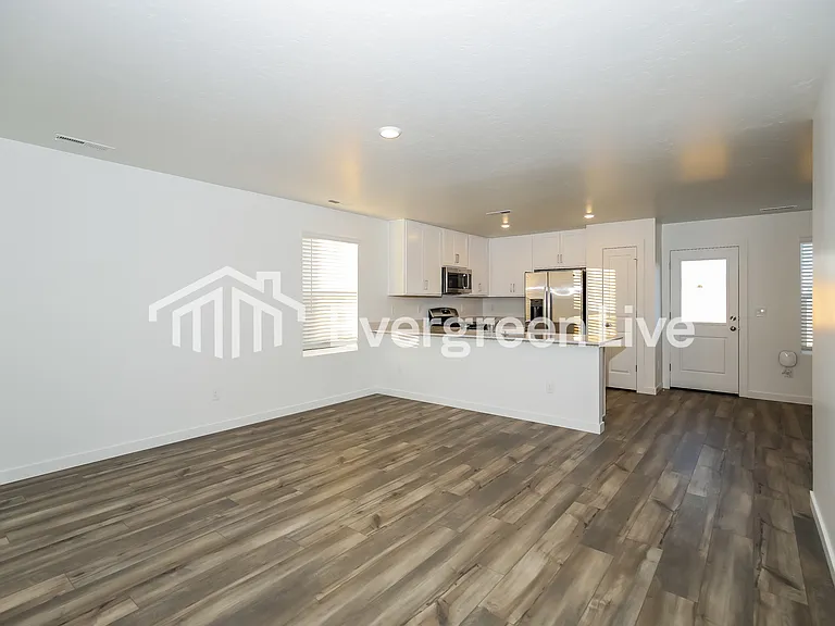 323 Lightening Ave — Photo 3