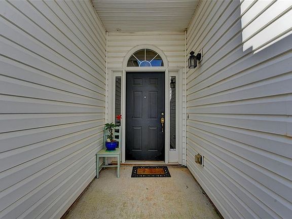 4th image of 570 Ambur Lake Dr
