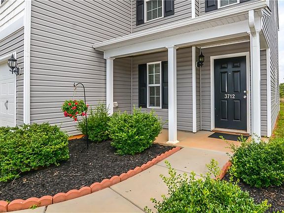 3rd image of 3712 Hillrise Dr