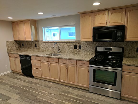 5th image of 145 N Mesa St