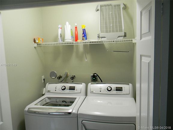 4th image of 20424 SW 93rd Ave