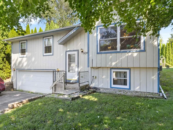 104 Deerpath Way SW, Poplar Grove, IL 61065