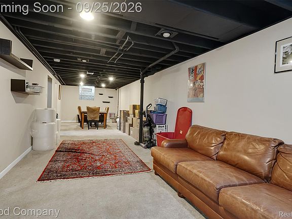 5th image of 32551 Halmich Dr