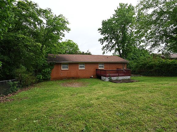 3rd image of 302 Crest Dr