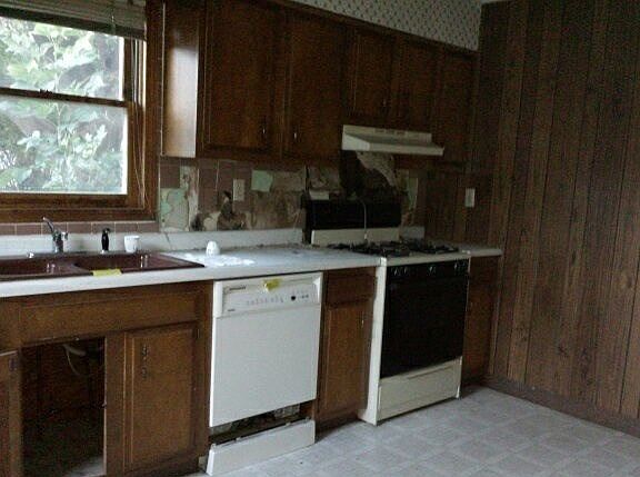 4th image of 3112 Gladstone Ave