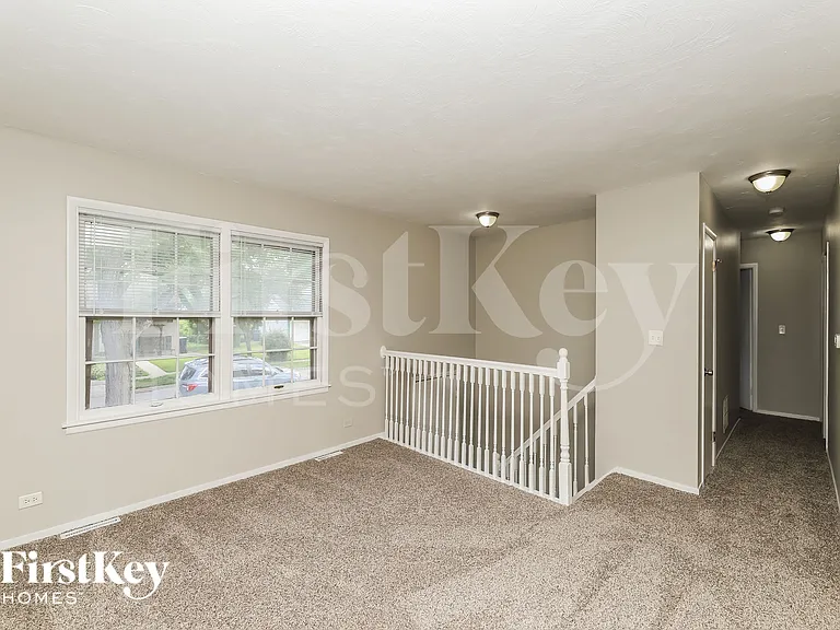 306 Marilyn Ave — Photo 2
