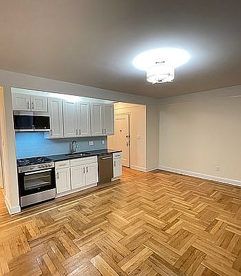 3rd image of 4142 42nd St APT 1