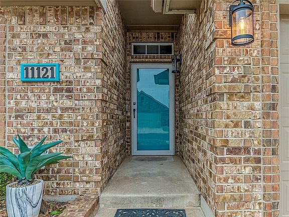 4th image of 11121 Arbor Lake Dr