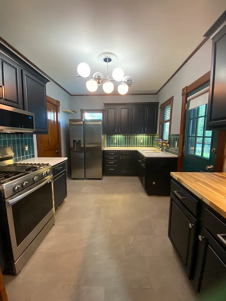 1 bed, 1100 sqft, $1,600 — Photo 4