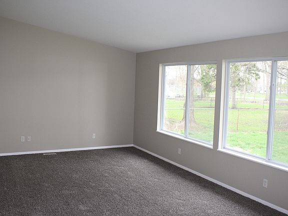 3rd image of 452 Faye Ave