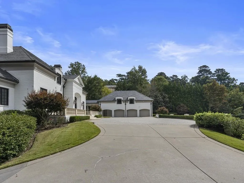 8 bed, 10.0 bath, 9377 sqft, $40,000 — Photo 4