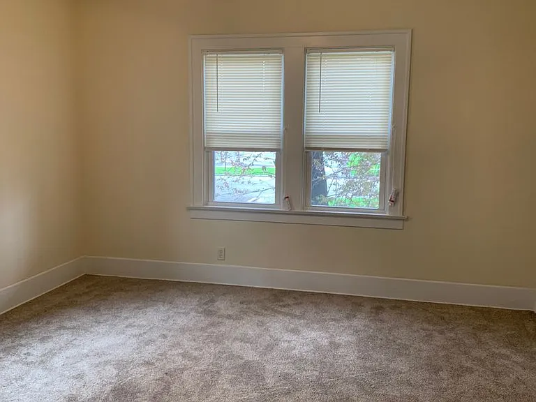 135 E Broadway Ave — Photo 4