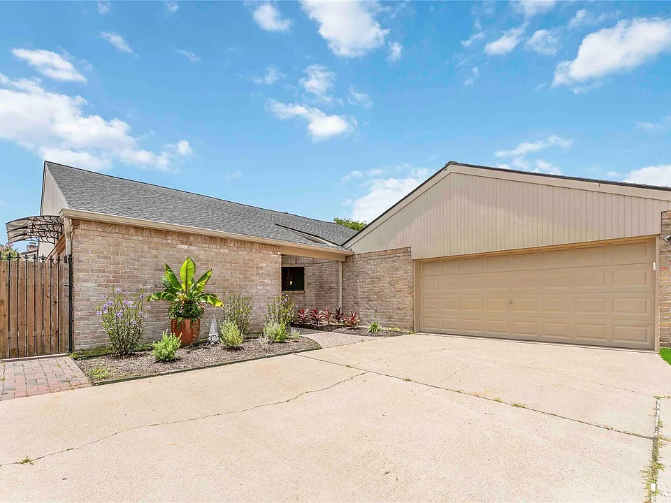 14147 Hillvale Dr