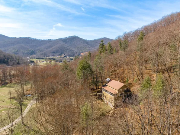 39 & 52 Ivan Bridge Dr, Barnardsville, NC 28709