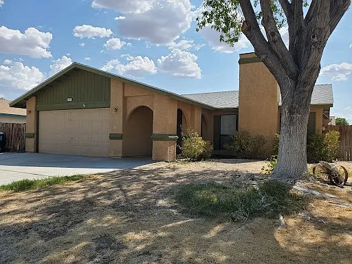 225 Michele St — Photo 3