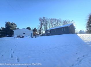 1423 W Hyde Rd, Saint Johns, MI 48879