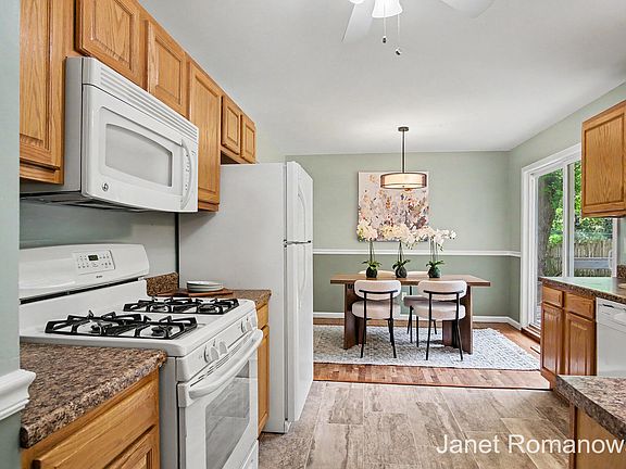 4th image of 11141 Woodbushe Dr SE