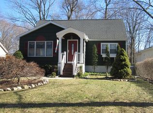 26 Manor Rd, Denville, NJ 07834