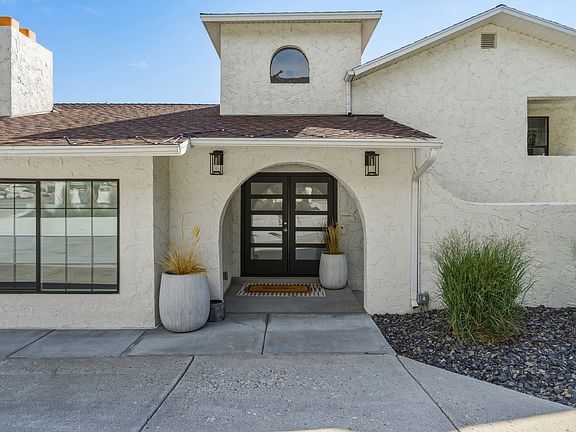 3rd image of 2447 Woodland Dr