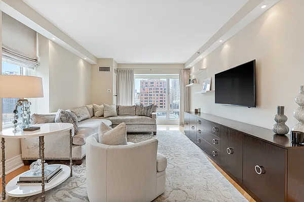 Sold by Sloane Square | media 20